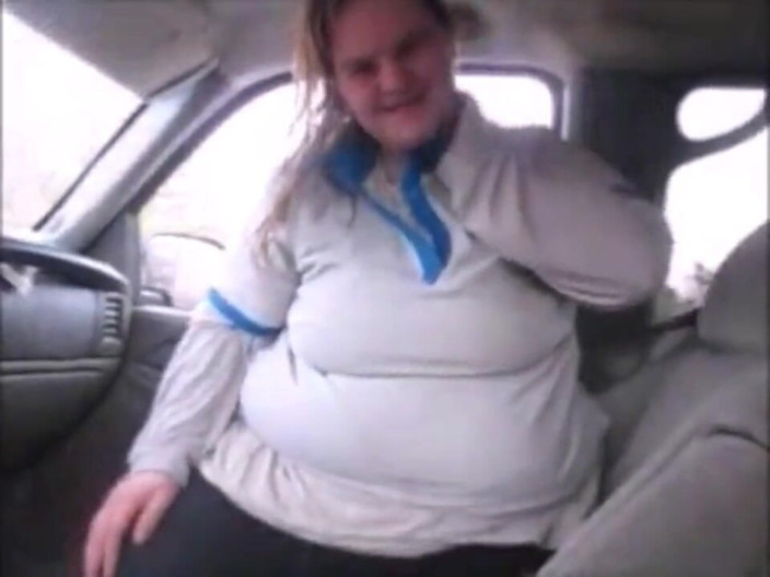 Fat Goddes: Istri nakal ini nyepong penggemarnya di kantor - sepong kontolnya sampai...