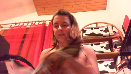 Nicoletta Embassi: ¡Nicoletta te ve masturbándote y te humilla mientras te masturbas...