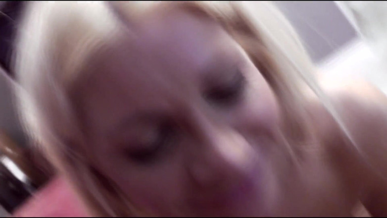 Average Joe xxx: Christina Skye lutscht schwanz und schluckt sperma