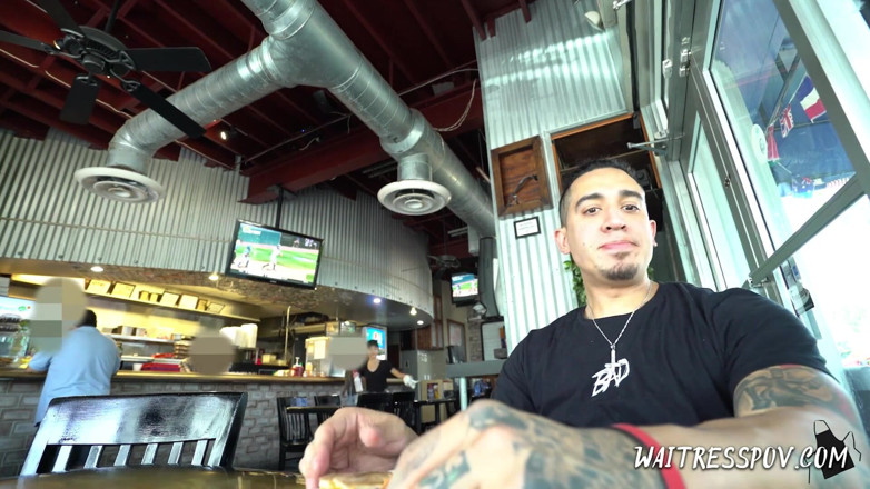 Waitress POV: Serveuse en POV - Vina Sky