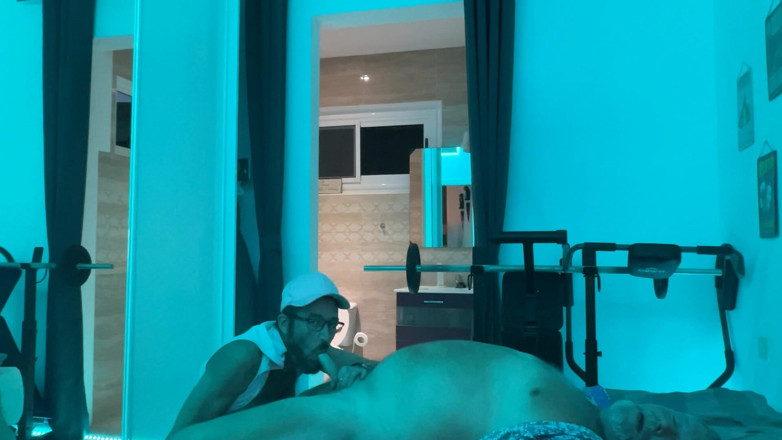 Mozzbear: सौतेले पिता और मैं अच्छा सेक्स कर रहे हैं।