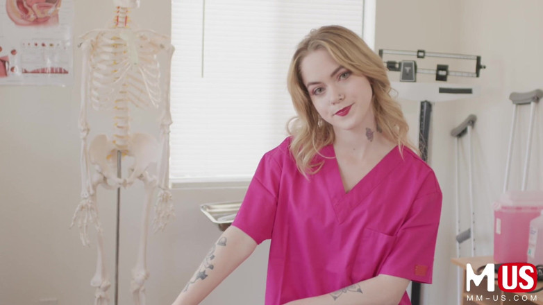Model Media US: リアルPOVアドベンチャー:かわいい看護師は彼女の角質患者のために考えられないことをします