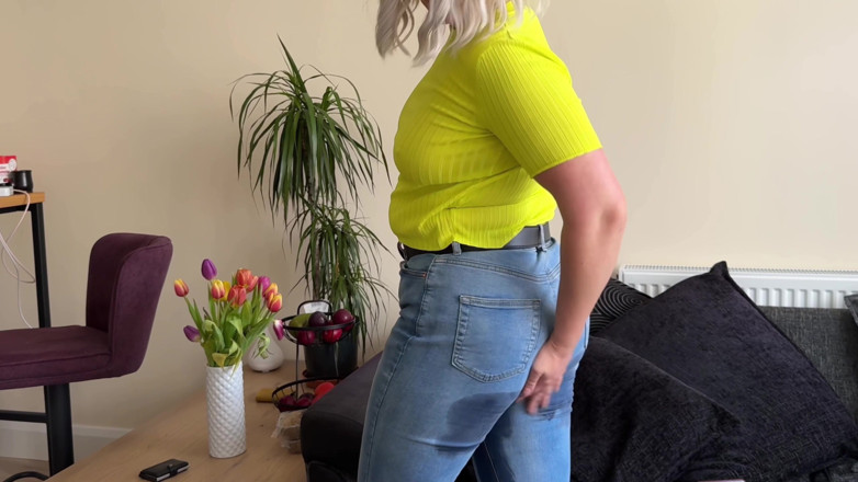 Emma Voyeur: Meine Jeans Nach Dem Falschen Dummen Video Benetzen