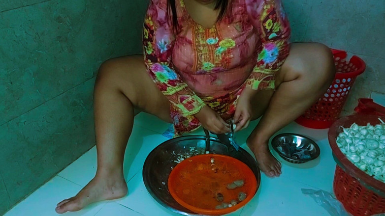 Your Boy's Cum: Desi India ottiene enorme orgasmo in cucina quando la faccio...
