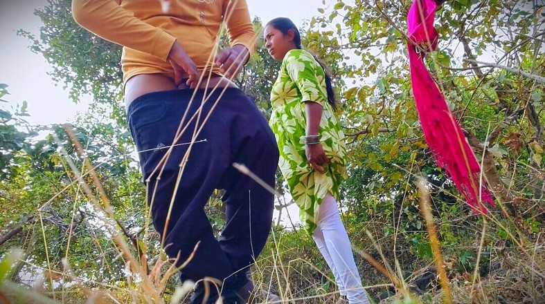 Premi pooja: Desi Village Story - Bhabhi Digunakan untuk memetik buah-buahan Karvand dari...