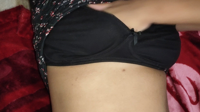 Desi Angel: Domácí sex video se sexy prstěním a masturbací indické tetičky...