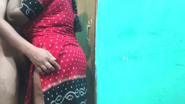 SweetRiyaXO: 深夜激情一个顽皮的后入式挑逗