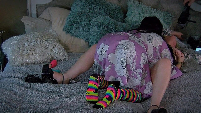 PSFILM: Büyük memeli sarışın orta yaşlı seksi kadın ev yapımı videoda...