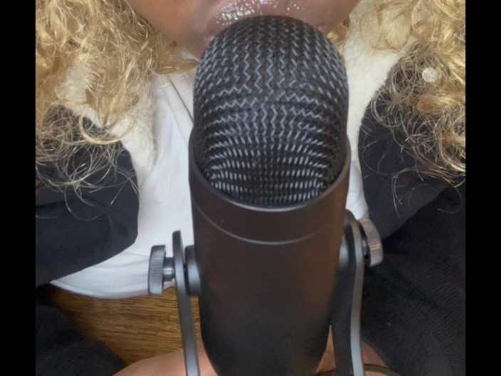 Anye Meshell: Asmr Kisses &amp; Jilat!