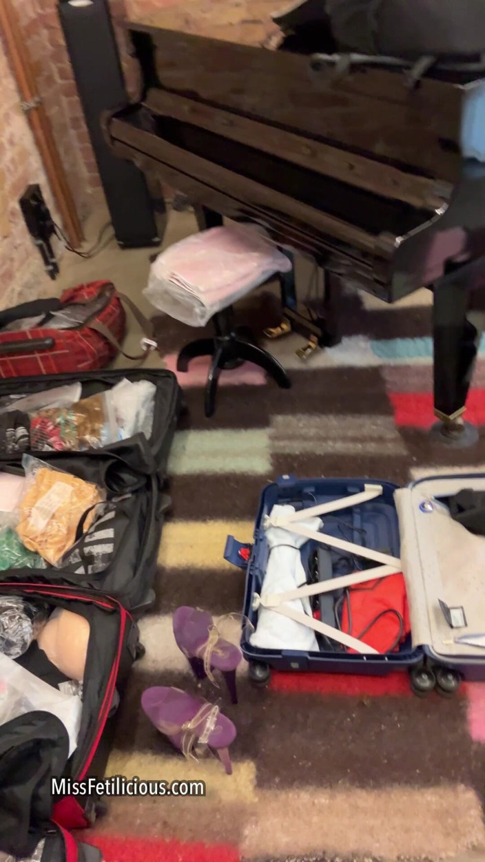 Miss_Fetilicious: První den německého fetišového plesu. Nech mě tě ukázat v...