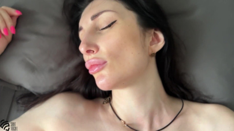 LizaVirgin: Pipe matinale par une MILF sexy