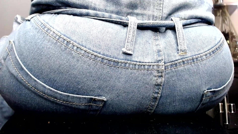 Maeling: Rodiče zničeni v jeans ass-fyxiation s Giant Ass Ignorant
