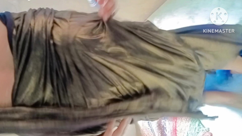 Ankurpriya000: Indický bhabhi se koupe v Sari, když devar vidí bhabhi,...