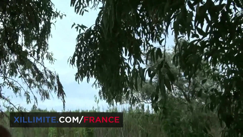 Made In France: ブルネットのシャーロット・ド・カスティーユとの屋外と屋内の喜び