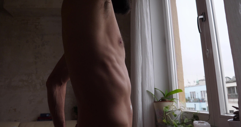 Jerking studs: Sexy wall painter gets naked while doing his job
