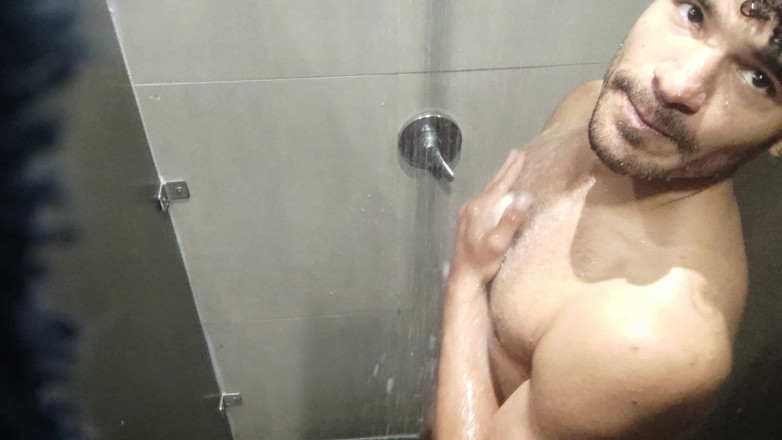 trebol_Jess: Un uomo latino caldo alla doccia