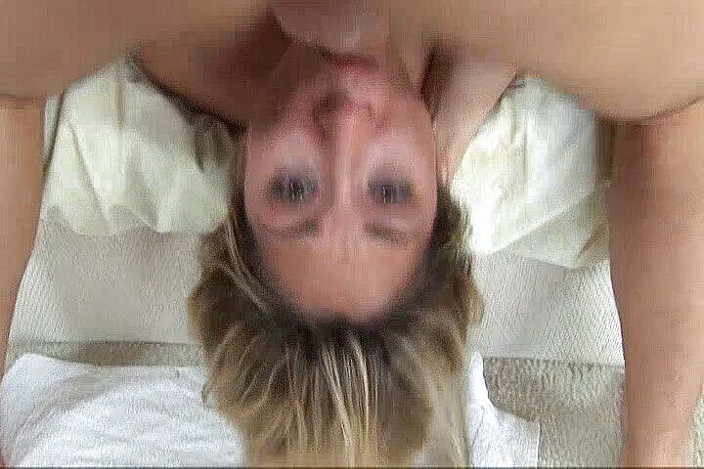 Hot Girlz: Гаряча неслухняна тінка така хороша в мінеті та глибокому заглоті