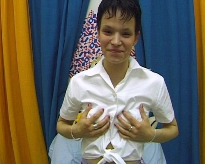 YOUR FIRST PORN: Странная Сисси тише, но возбуждена