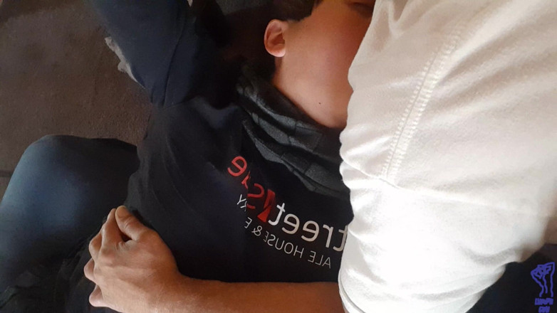 Lymph Guy: Menghisap Tetek Ayah Tiri Saya Sepanjang Bercuti