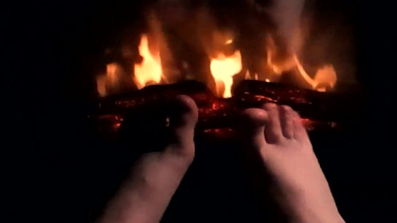Campsissyboi: Încălzindu-mi picioarele pe foc astfel încât să se încălzească și transpirate pentru pula și...