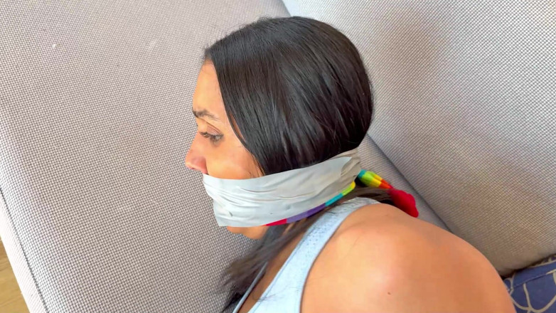 Latina Fetish: Courtney in: Pengasuh kiri bergelut, hukuman masa bermain (hd + bts)