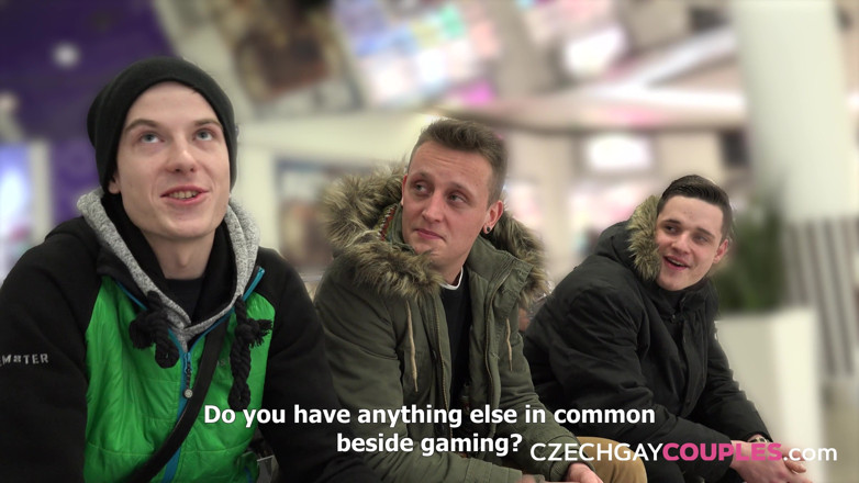 Czech Gay Couples: Pasangan gay Ceko 7 pelacur pusat perbelanjaan - saudara laki-laki lurus merobek...