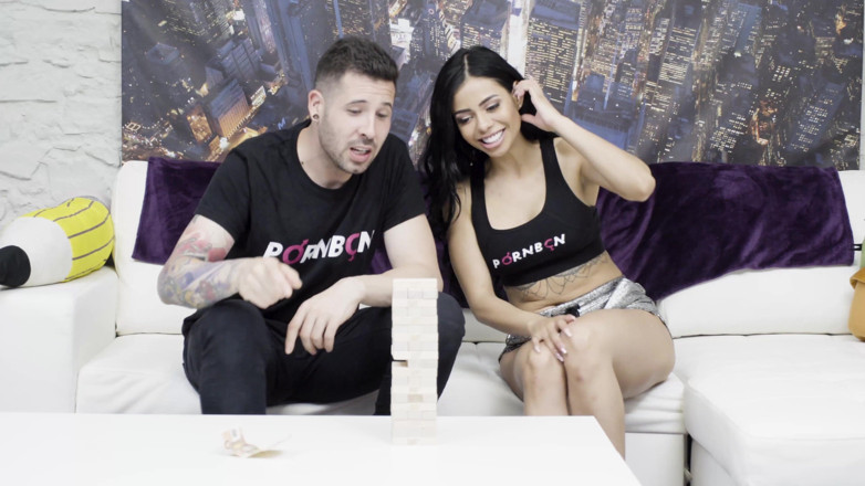 PORNBCN: Мілфа з великою дупою Канела Скі жорстко трахається на порно-шоу пробатора пизди з Кевіном Вайтом 4k брюнеткою з великими цицьками латини