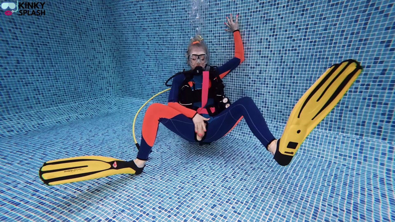 UKCuteGirl Lucy Lauren: Scuba instruktor latihan diver sudut pandangan pertama mengongkek pepek menggoda