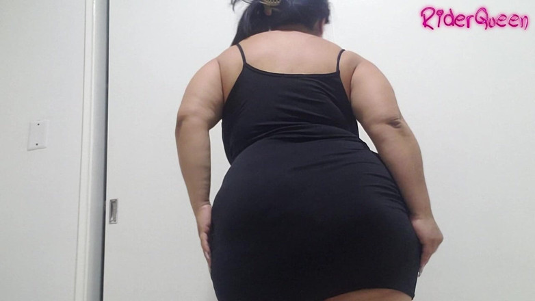 Only Riderqueen BBW Step Mom Latina Alone: सेक्सी माँ शॉवर और जींस के साथ कपड़े पहने