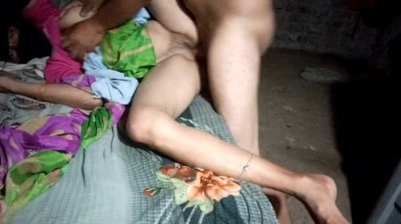 Kumari1996: Desi village bhabhi scopata duro episodio 2