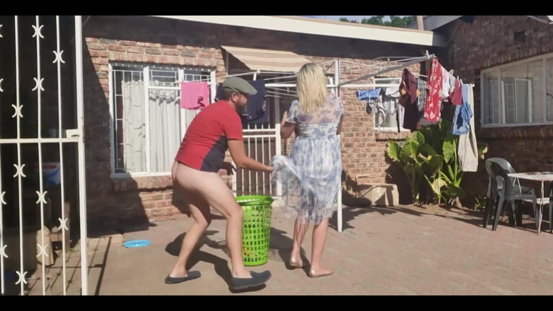 PussyGalore: Outdoor-ficken beim ausziehen der wäsche