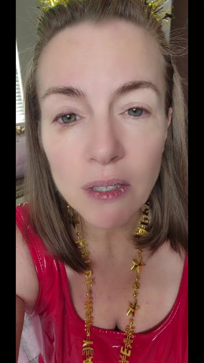 Nikki Nevada: Sexy MILF Nikki Wishes You a Happy New Year!