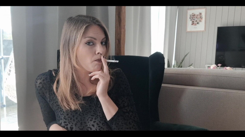 Naughty Natascha: Palenie w prześiąkłym ciele? Och tak