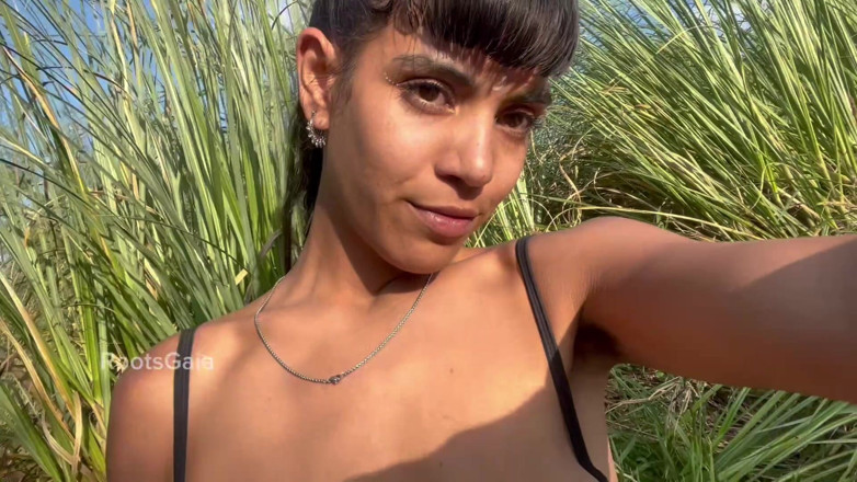 RootsGaia: Je me masturbe à la cascade jusqu’à l’orgasme