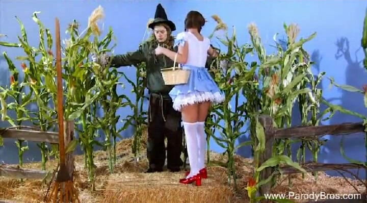 Parody Bros: Dorothy tiene su coño golpeado por espantapájaros