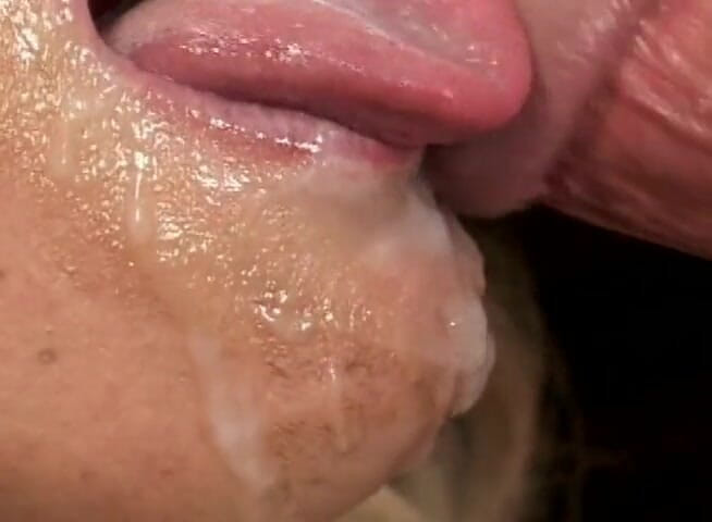 MILF my Cock: Une MILF blonde aux seins énormes se fait baiser et éjaculer dans...