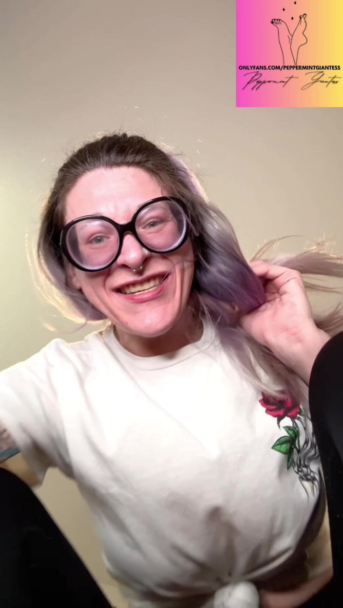 Peppermint Giantess: Zlý obryně Tiny POV tě rozdrtí a zničí