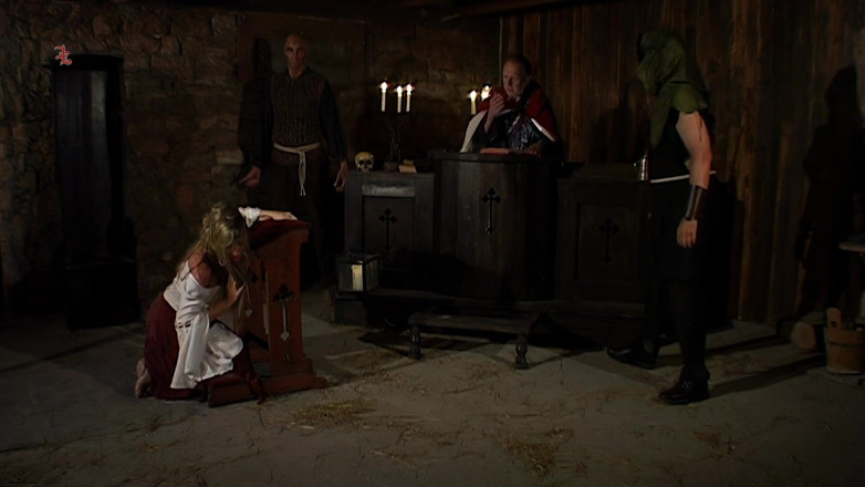 Inquisition and prison world: Rebecca - Colgada boca abajo con pesas para que la azoten