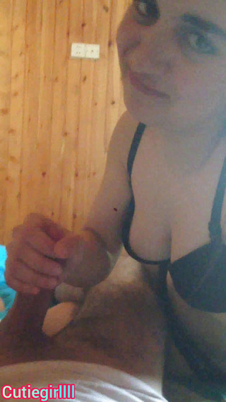 Cutie girllll: Mon copain met une grosse bite dans ma bouche chez...