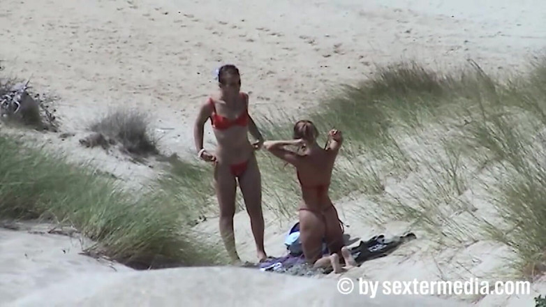 Beachbitches: Teenie-lesben am strand