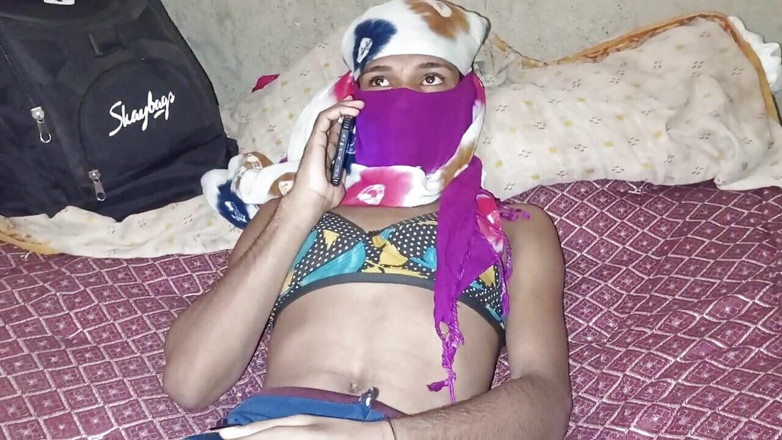 Indian Hijraji: プージャはすぐに若い隣人の男の子を彼女の家に招待し、彼女のお尻への渇きを癒しました
