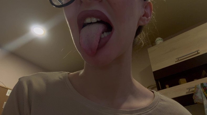 Skinny_lady69: Buze care fumează dinți