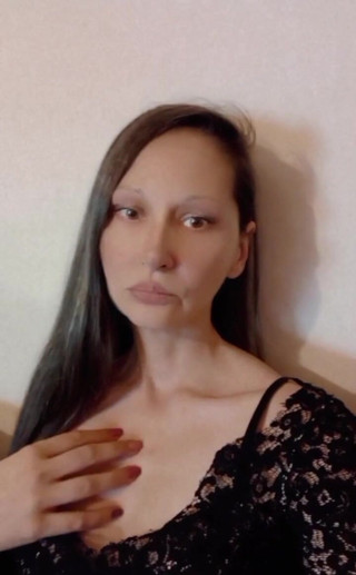 Dominatrix Redsonyja: Tolong Permaisuri Duduk Di Tron