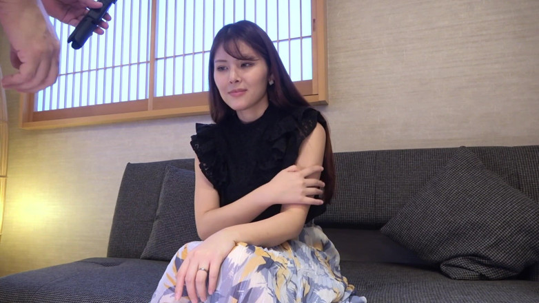 Raptor Inc: Miyu - une femme mariée fait un selfie, cocufiage