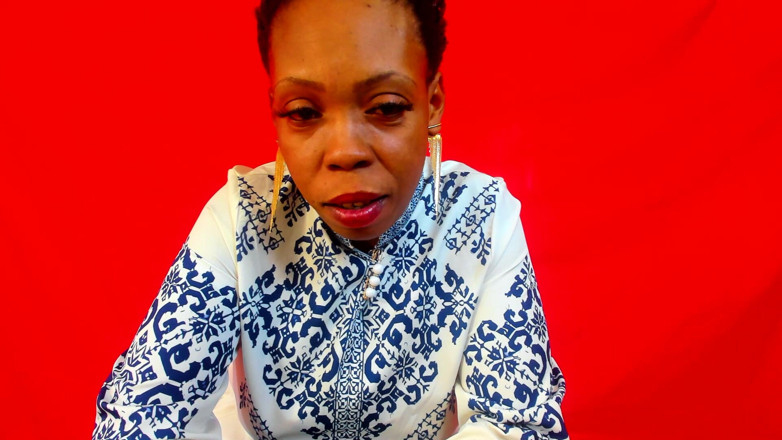 AnalEbony: Jeu de rôle, une maîtresse coquine donne un coaching masturbatoire à...