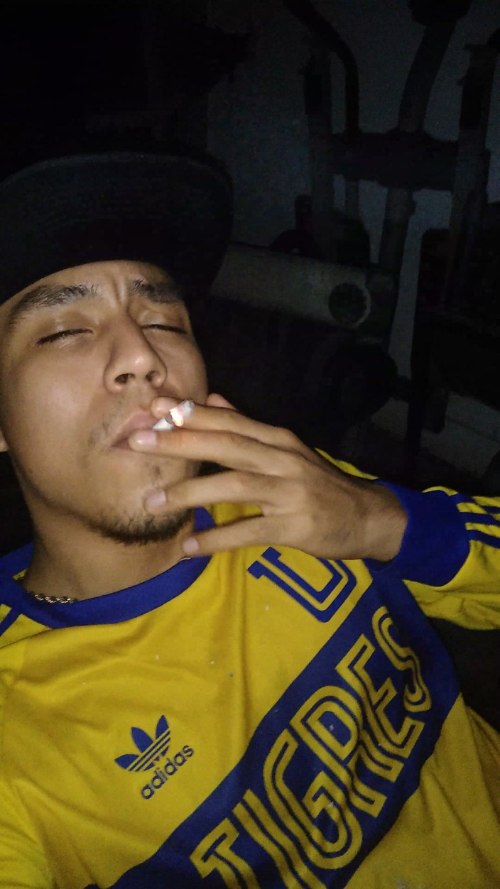 AlexAlejandro13: Sábado fumando masturbação