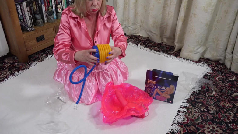 Dirty Doctors Clips: Chaise d'amour gonflable