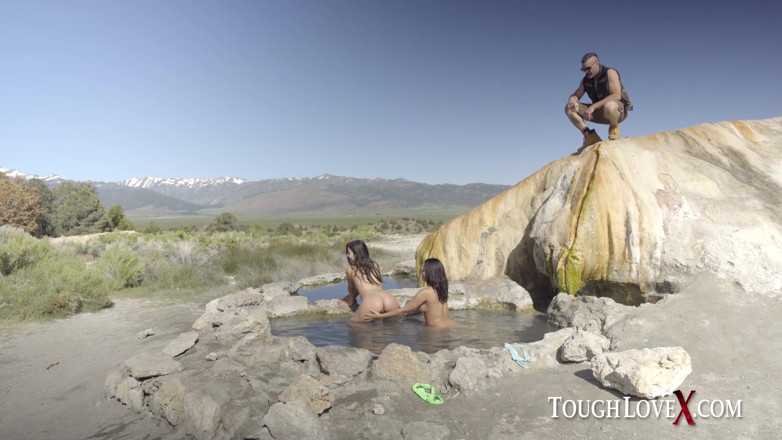 ToughLoveX: Toughlovex - Karl baise deux femmes en plein air