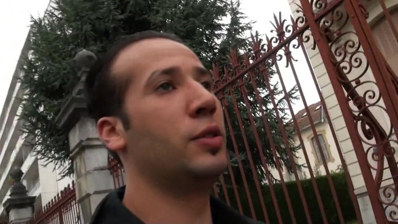 Nude in France: Max viene invitata a sbattere una troia giovane e piuttosto...