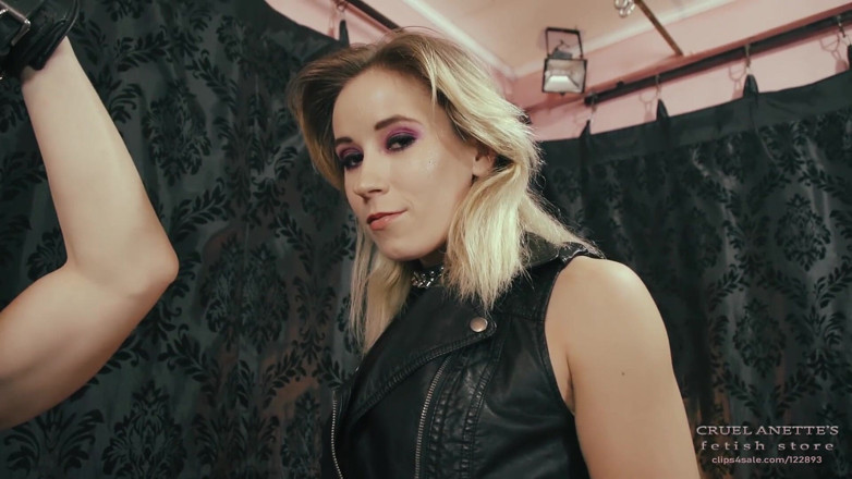 Cruel Anettes fetish world: Lucky slave's blowjob